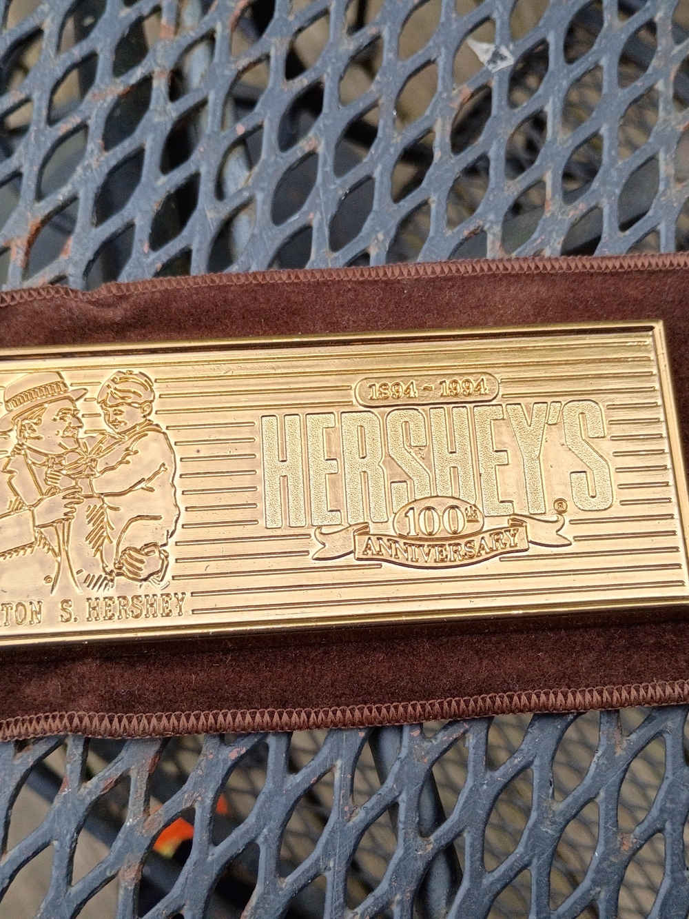 Vtg HERSHEY'S 100th Anniversary Gold Toned Chocolate Bar Paperweight 1894-1994